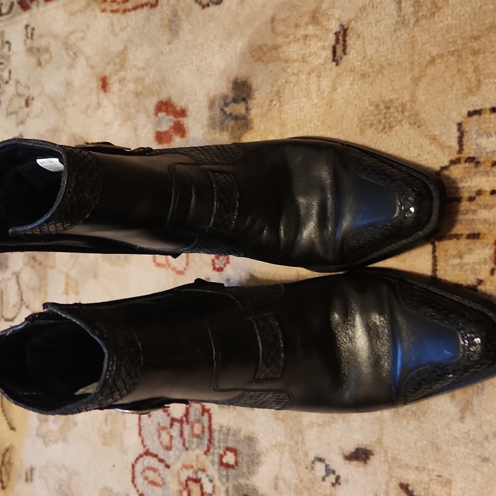 DINGO - size 7.5 Black western ankle heel boot